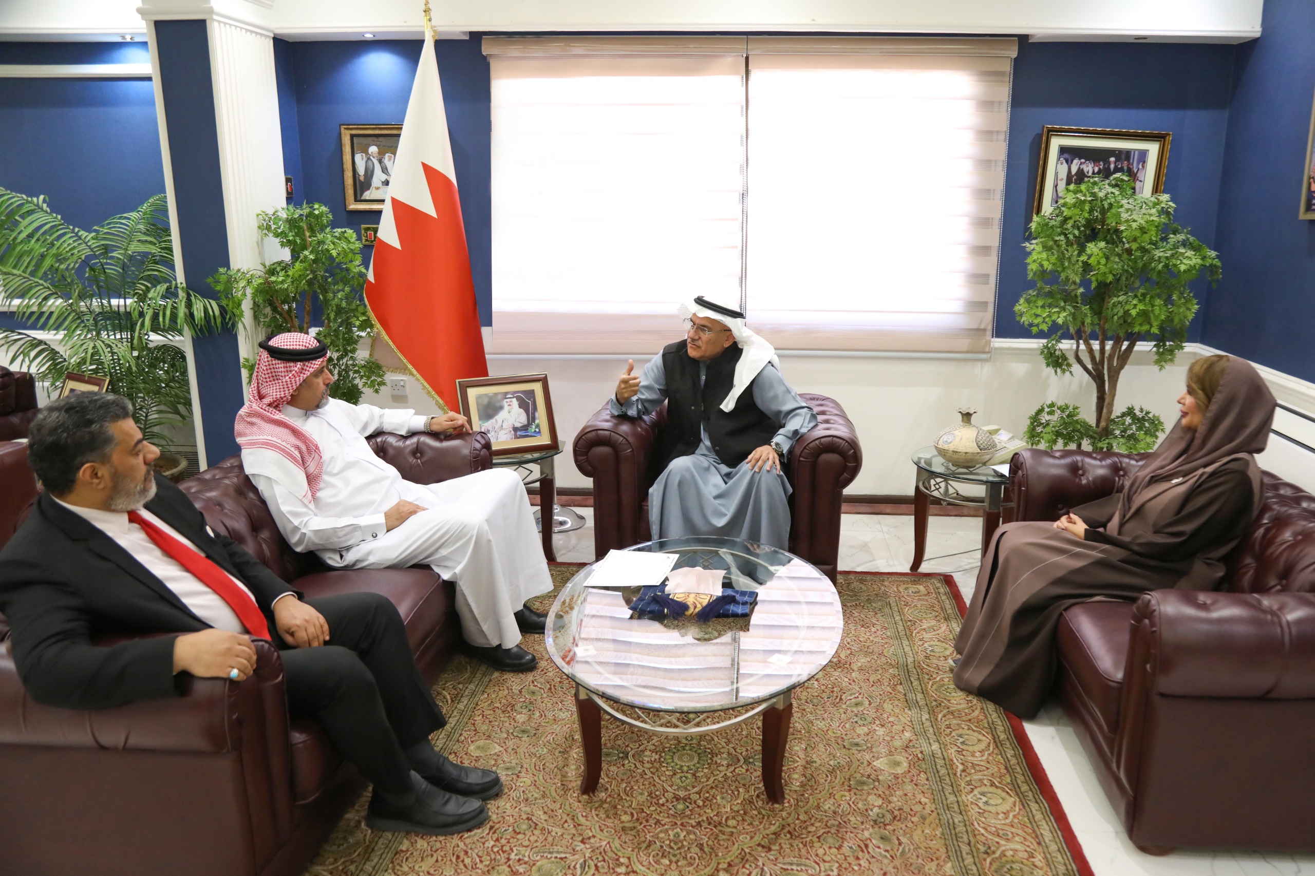 محافظ الشمالية يستقبل رئيس مجلس إدارة الجمعية البحرينية للمسؤولية الاجتماعية<